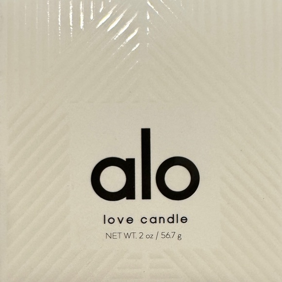 ALO Yoga Love Candle 2oz - Picture 4 of 6
